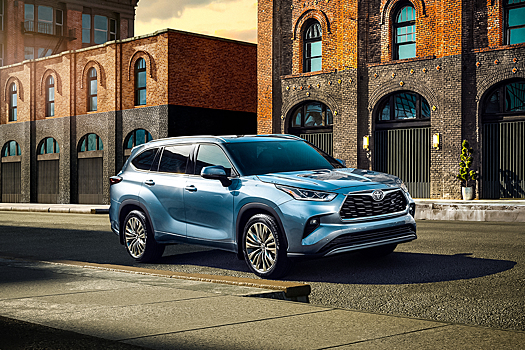 Toyota улучшила Highlander для России: известны цены