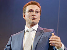 Сергей Безруков впервые за долгое время вышел в свет с супругой: видео Super