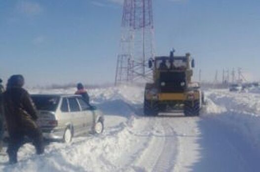 В Переволоцком районе 5 взрослых и 2 ребенка попали в «снежный плен»