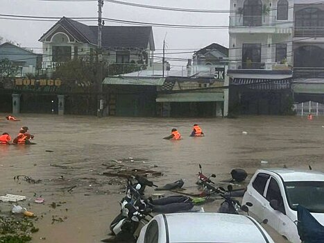Не менее 70 россиян находятся в охваченных наводнением районах Вьетнама