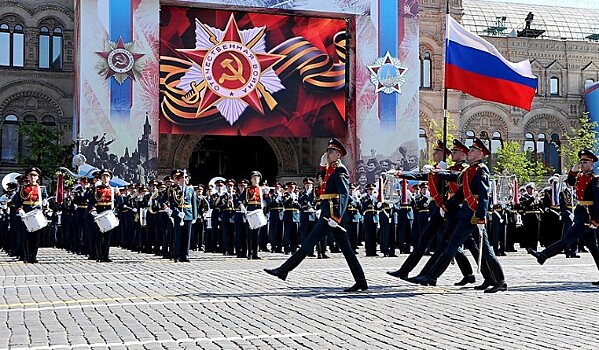 Звезды поздравляют читателей Dni.Ru с Днем Победы