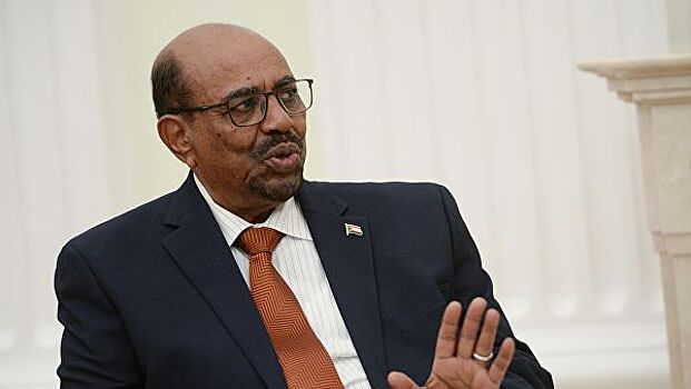 Обвиняемого в коррупции экс-президента Судана аль-Башира доставили в суд