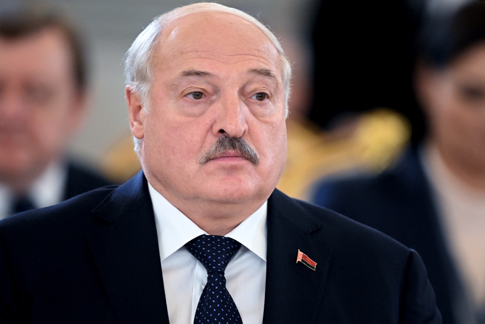 Лукашенко вручил награды в преддверии Дня Победы