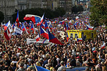 Idnes: протестующие пытались снять флаг Украины со здания Национального музея Праги
