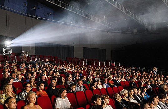 На урок в кино: кинотеатры предложили показывать школьникам обучающие фильмы
