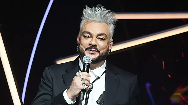 Киркоров рухнул со ступенек во время выступления