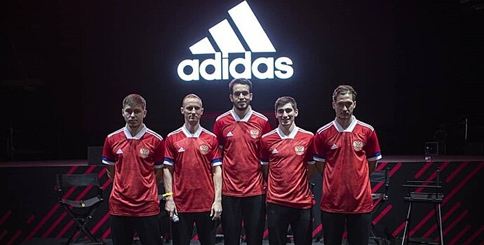 Россиян возмутило объяснение Adidas о новой форме сборной