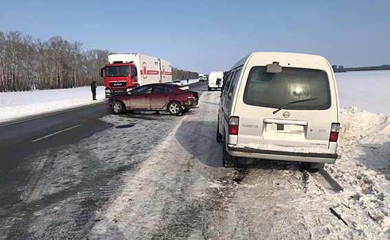 Двухлетний ребенок получил травмы в тройном ДТП под Новосибирском