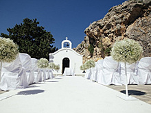 После порноснимка на фоне церкви на Родосе запретили свадебные церемонии туристов