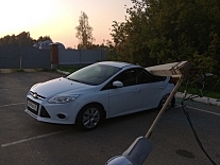 На машину ярославского бизнесмена в Костроме упал фонарный столб