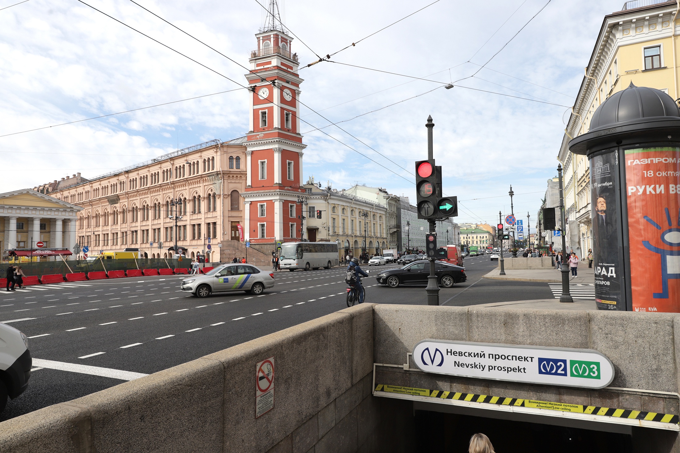 В Петербурге открыли движение по обновленному Невскому проспекту