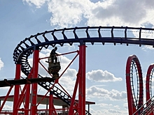 В волгоградском ЦПКиО приступили к покраске швов аттракциона «Русские горки»