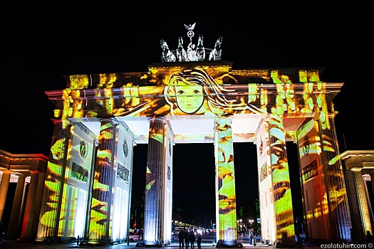 Для каждого здания своя картина: как проходит фестиваль света в Берлине
