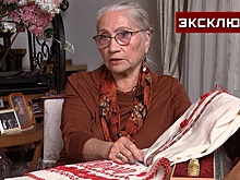 Дочь маршала Конева показала подаренную украинцами вышиванку
