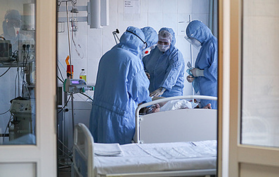 Эксперт заявил о спаде заболеваемости COVID-19 в России в течение октября
