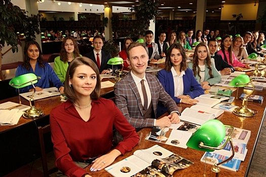 Начать путь в университет с 8 класса: СПбГУП принимает абитуриентов через собственную гимназию