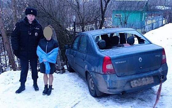 В Рязани водительница пробила забор