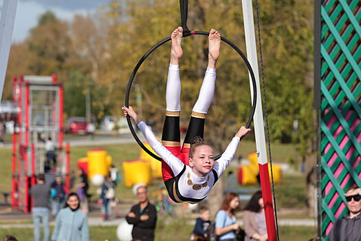 Фестивалем воздушной гимнастики отметили День города на исторической фабрике в Балашихе