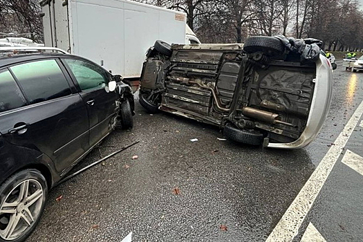 Шесть автомобилей столкнулись на проспекте Андропова в Москве