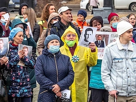 Сенатор и депутаты пришли на первый в этом году митинг в поддержку Фургала