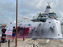 Экоактивисты облили краской яхту наследницы Walmart Нэнси Уолтон Лори