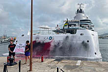 Экоактивисты облили краской яхту наследницы Walmart Нэнси Уолтон Лори