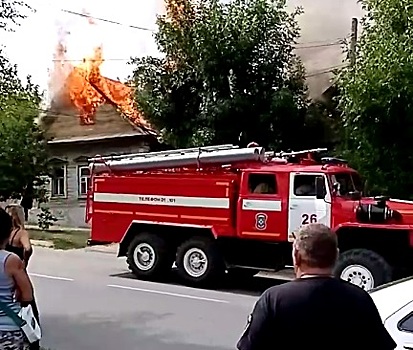 В Вольске сгорели два дома