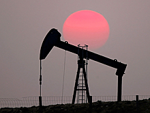 США призвали мировых трейдеров торговать нефтью из России, но в пределах потолка цен