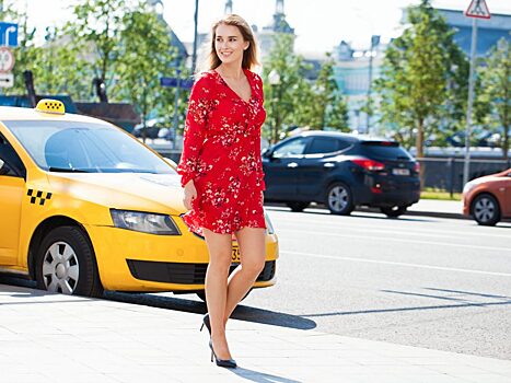 Студентка орально удовлетворила двух пассажиров такси в Москве