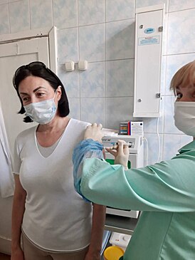 Глава Челябинска и глава Тракторозаводского района привились от ковида