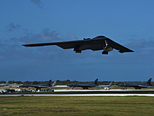 Аварийно севший стратегический бомбардировщик B-2 показали из космоса