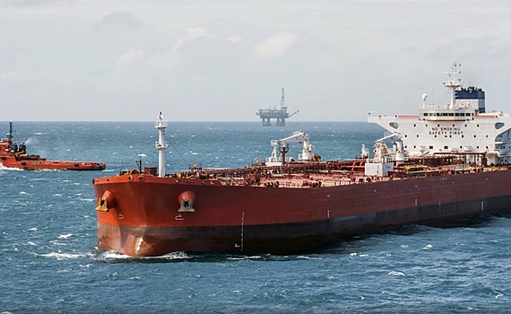 США подтвердили информацию об обстреле танкера в Красном море