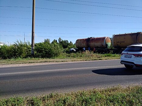 Автомобиль въехал в товарный состав