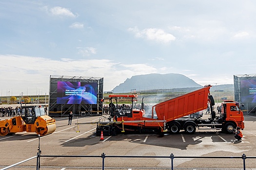 В Кавминводах впервые продемонстрировали беспилотную укладку асфальта