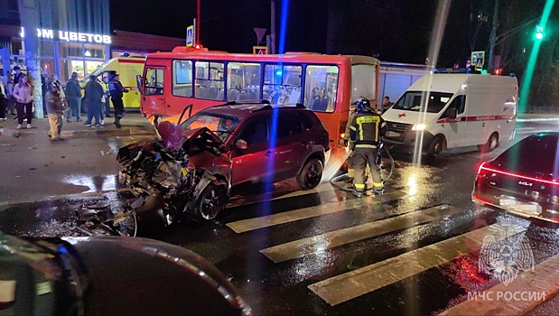 Жесткое ДТП с пассажирским автобусом произошло в Нижнем Новгороде