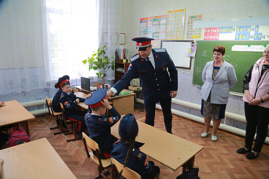 В Роговской казачьей школе открыли Парту героя СВО Станислава Осокина