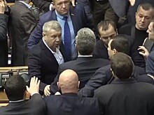 "Заломали Березу": украинские депутаты устроили мордобой