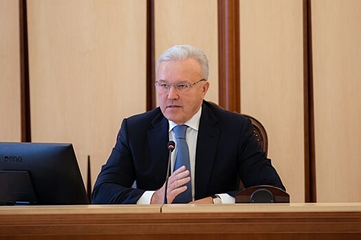 Около тысячи вопросов поступило на прямую линию губернатора Красноярского края Александра Усса