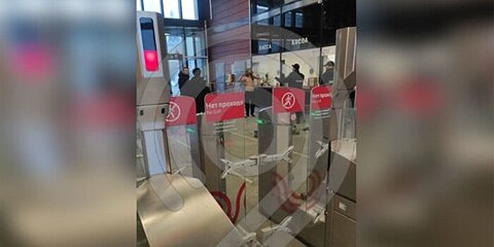 Вестибюль станции метро "Алма-Атинская" закрыли из-за угрозы самоубийства пассажира