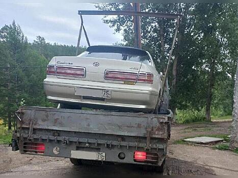 Приставы изъяли автомобиль читинца за долги