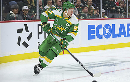 Капризов сделал голевую передачу и набрал очки в шестом матче НХЛ подряд