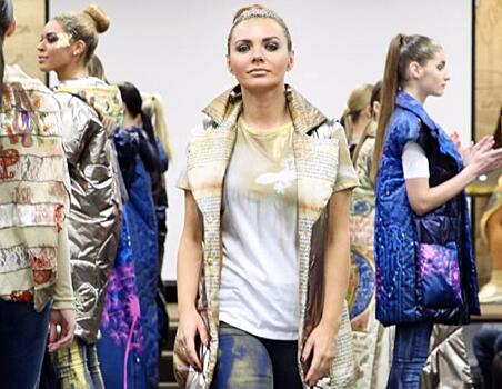 Тренд Нового года: золото и леттеринг в одежде и макияже