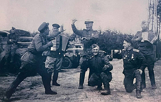 Весточка из прошлого: редкие военные кадры попали в фотоархив ТАСС письмом с Урала