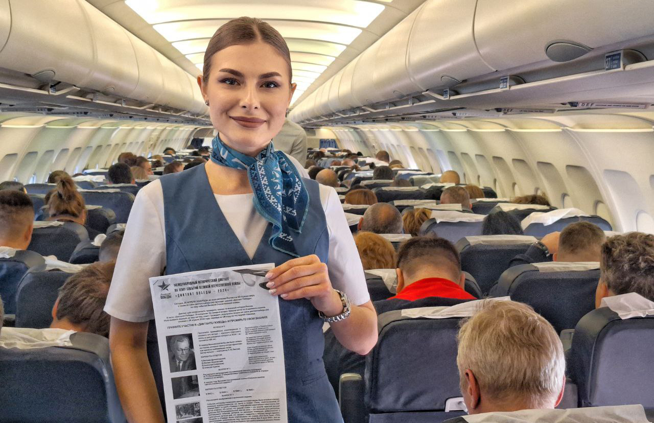 На высоте 10 000 метров: 60 пассажиров рейса Новый Уренгой — Сочи написали Диктант Победы