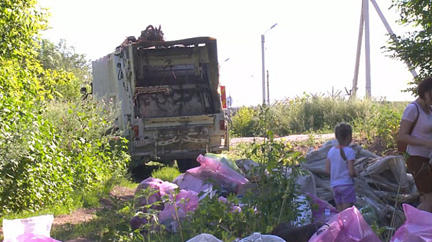 В Волжском районе волонтеры убрали мусорную свалку