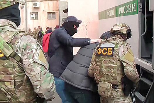 Сотрудники ФСБ задержали россиянина за отправку боевикам 25 миллионов рублей