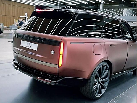Фото нового Range Rover вызвало недоумение в Сети