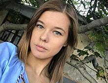 «Милашка»: Екатерина Шпица позировала в небесно-голубом платье