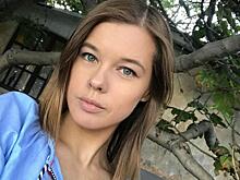 «Милашка»: Екатерина Шпица позировала в небесно-голубом платье