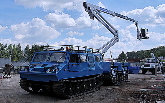 Завод «РУСКОМТРАНС» выпустил снегоболотоход с автогидроподъёмником